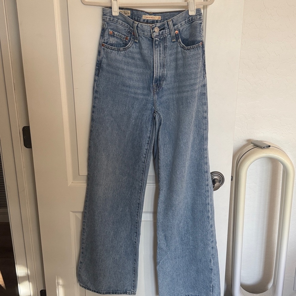 Levi’s Ribcage Wide Leg - Picture 2 of 2